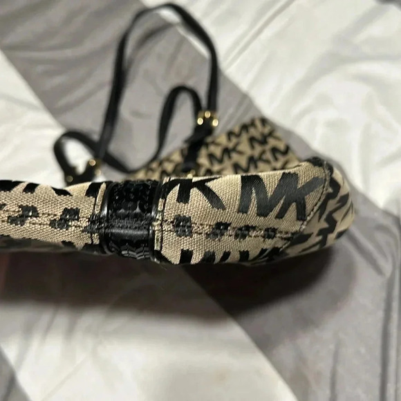 Michael Kors Monogram Sequin Stripe Black Jacquard tote - Picture 6 of 6